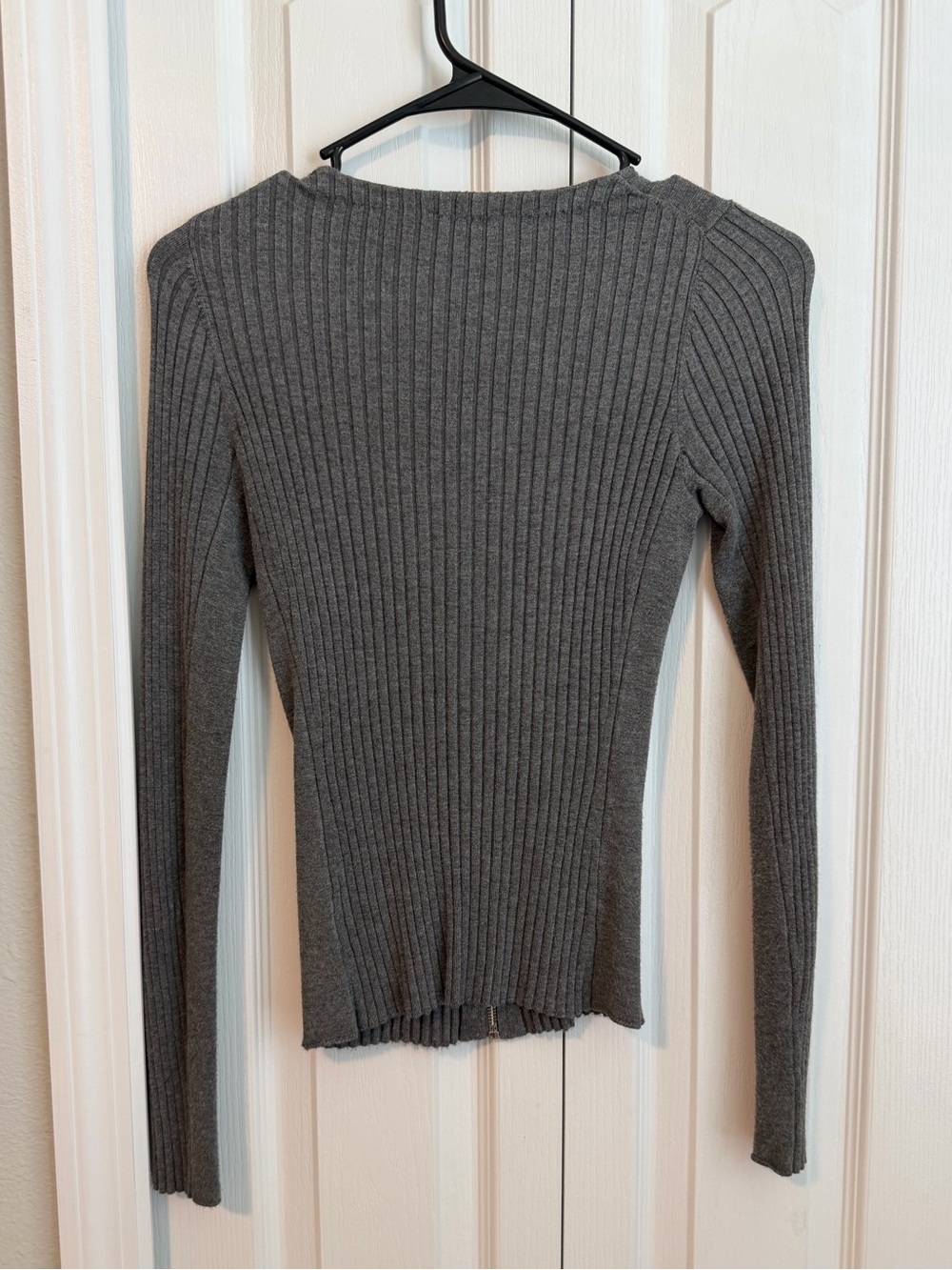 Express Gray Ribbed Zip-Front Sweater Top - Picture 2 of 3